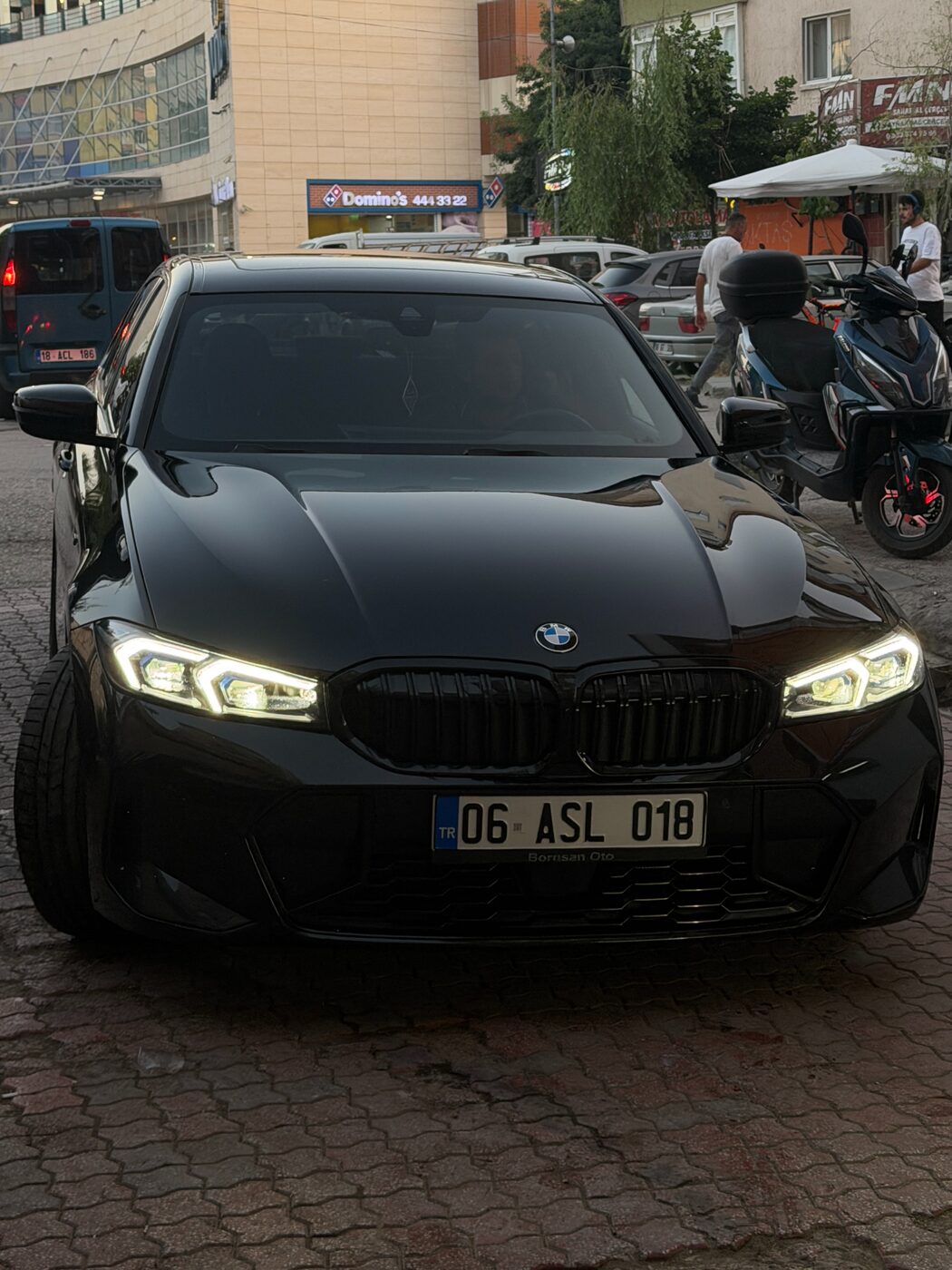 İşlem sonrası: temizlenmiş, parlaklığı geri gelmiş siyah BMW G20